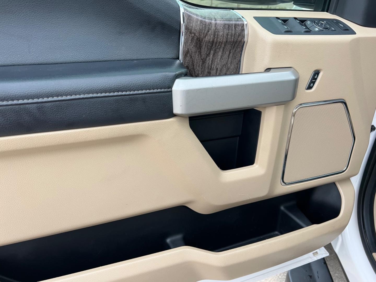 2019 White /Tan Ford F-250 SD Lariat (1FT7W2BT8KE) with an 6.7 Powerstroke Diesel engine, Automatic transmission, located at 4520 Airline Hwy, Baton Rouge, LA, 70805, (225) 357-1497, 30.509325, -91.145432 - 2019 Ford F250 Crew Cab Lariat 4WD 6.7 Powerstroke Diesel, 156K Miles, Leather Seats, Fully Loaded, Backup Camera, Sunroof Does Not Go Back, Bed Cover, B&W Gooseneck, Tow Pkg. NO IN HOUSE FINANCING. FOR INFO PLEASE CONTACT JEFF AT 225 357-1497 CHECK OUT OUR A+ RATING WITH THE BETTER BUSINESS BUREAU - Photo#14